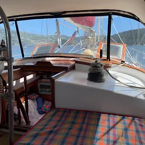 St Thomas On Sailboat Ragamuffin Incl Meals Water Toys Botel